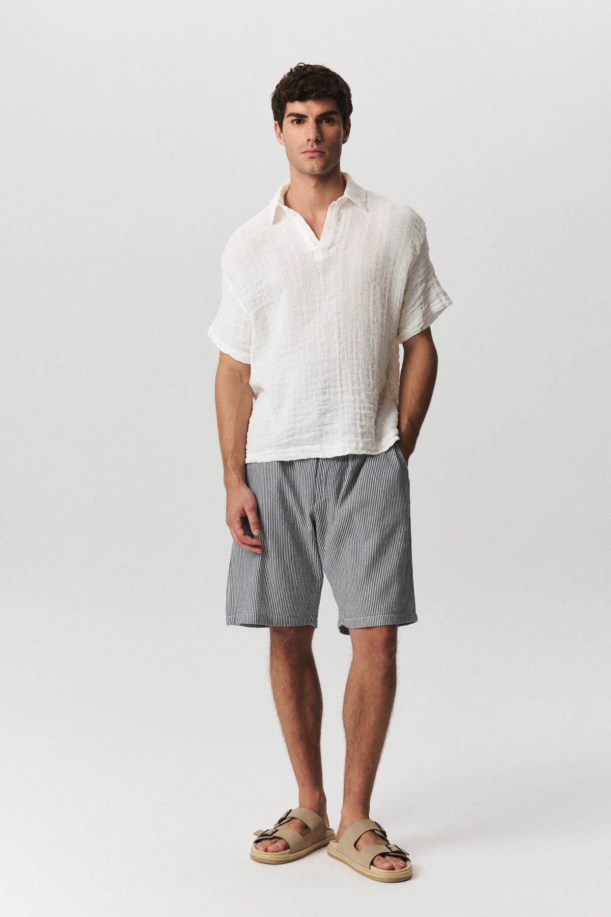 Albero pinstripe shorts in cotton and linen blend with drawstring waist