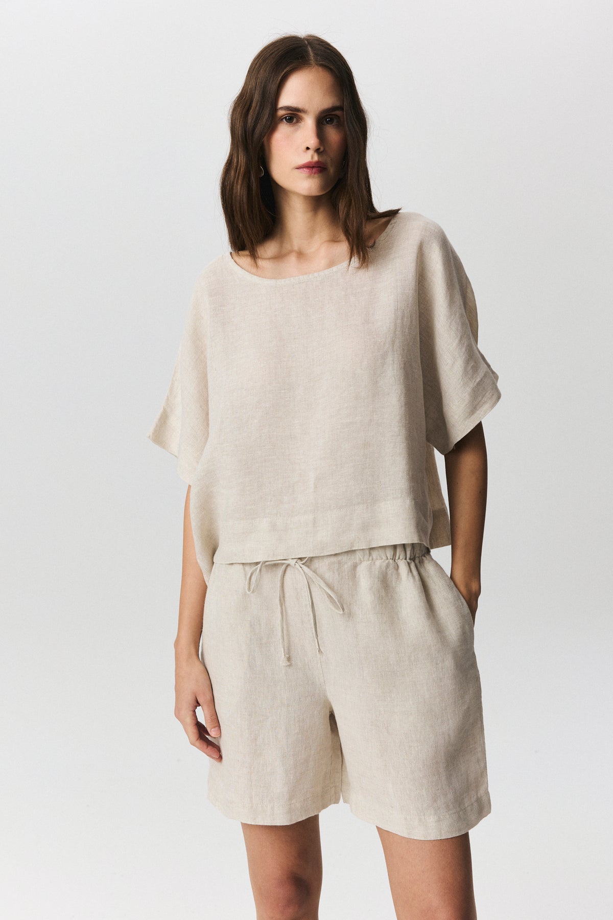 Ross linen blouse in natural breathable fabric with relaxed fit