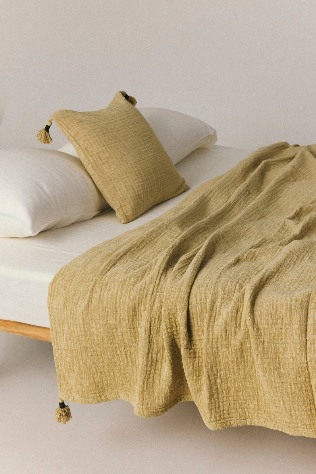 Rivoli cotton velvet bed cover with handcrafted details
