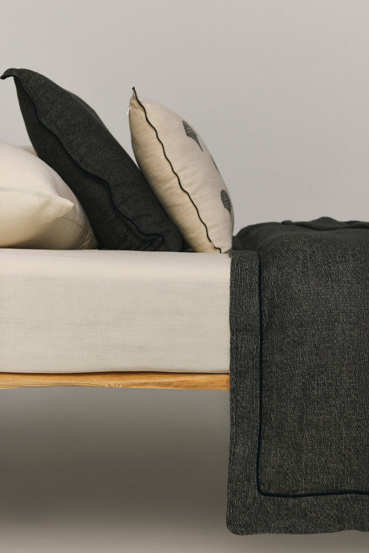 Kamelya Bed Cover