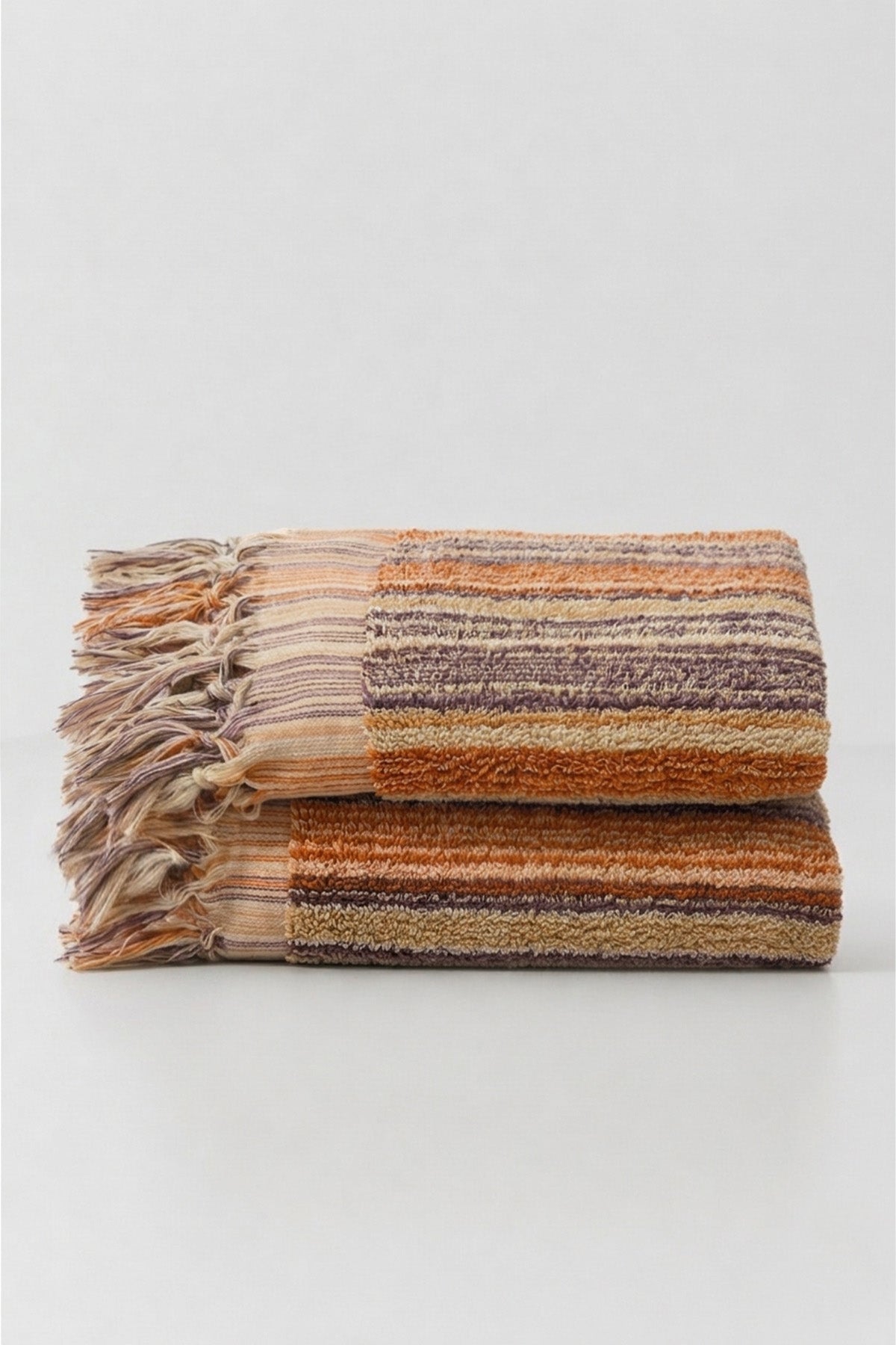 Meandros handwoven cotton towel with hand-knotted fringe detail