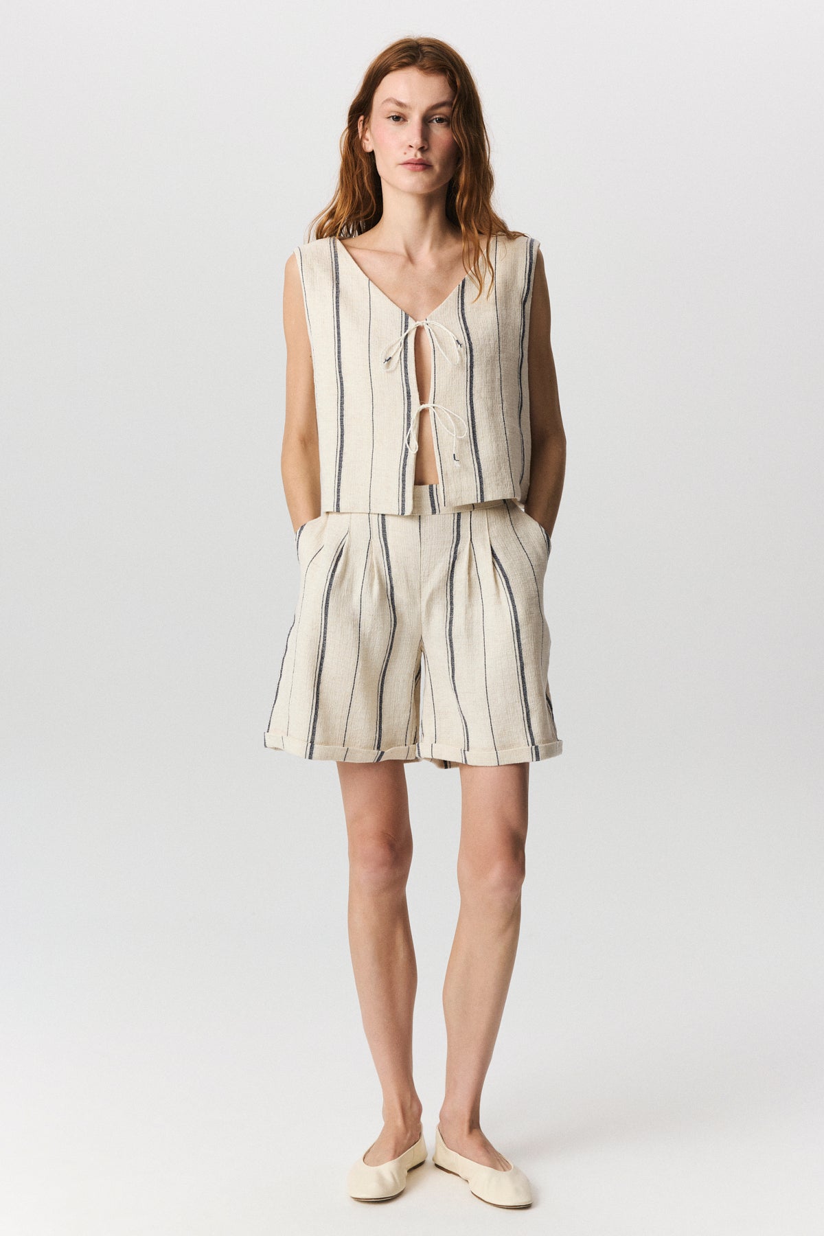 Pera high-waist linen-cotton shorts with front pleat detail