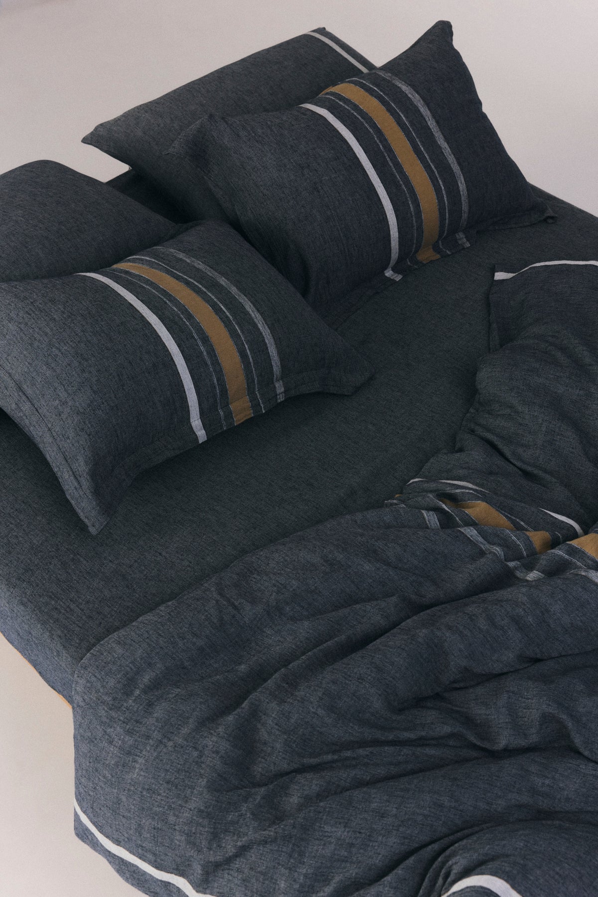 Runda duvet cover set in linen, TENCEL™ and cotton blend with woven stripe detail