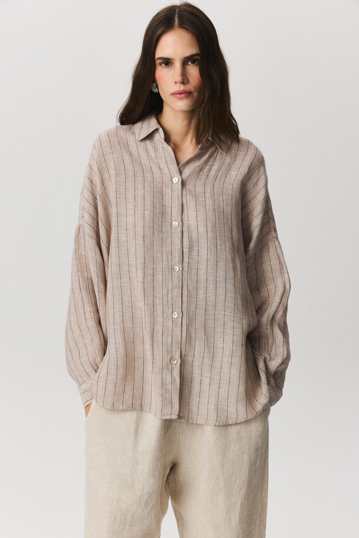 Sally linen shirt with open back detail and mother-of-pearl buttons