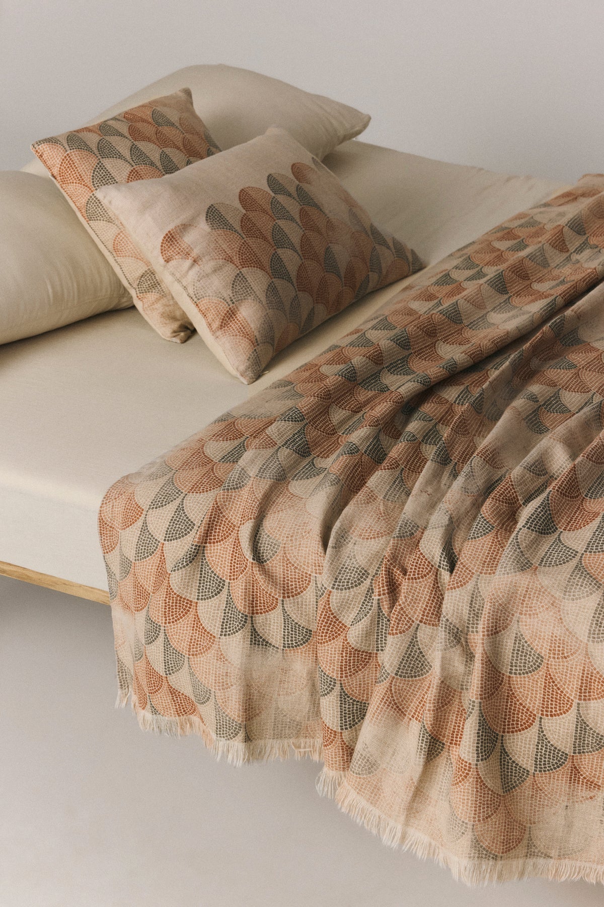 Tripolia Throw with ancient mosaic pattern in cotton linen blend