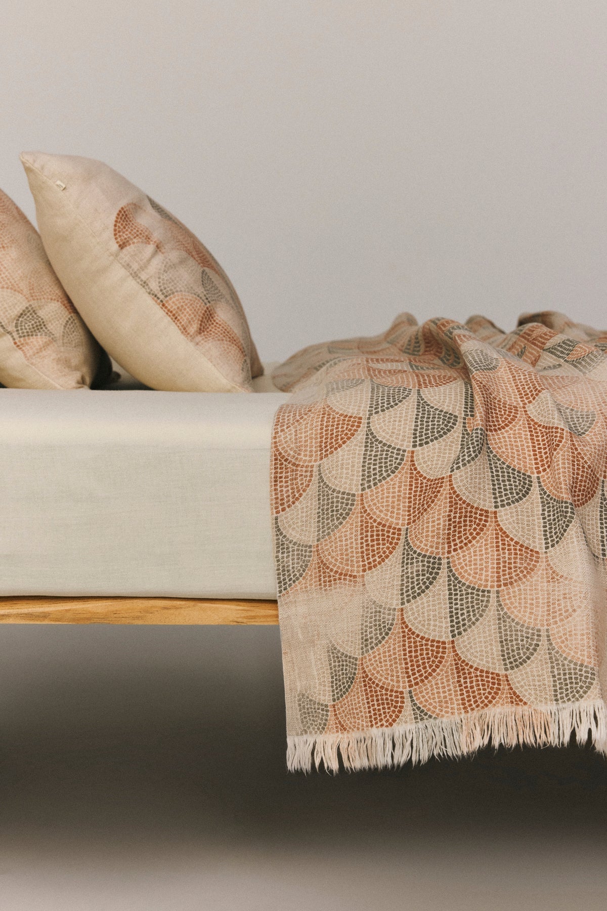 Tripolia Throw