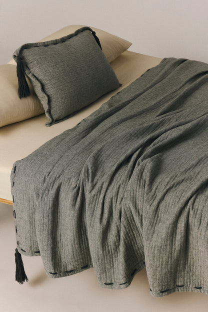 Valen cotton bedspread with hand-stitched edges and long pompom trim